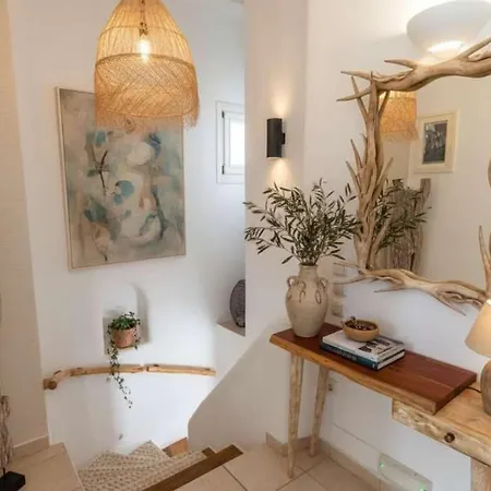 Luxurious Retreat W Swimming Pool & View Houlakia (Mykonos)