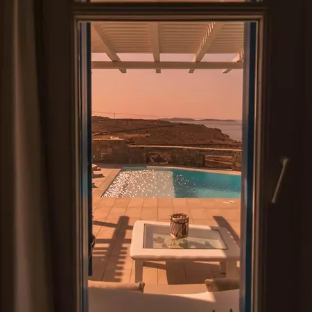 Luxurious Retreat W Swimming Pool & View